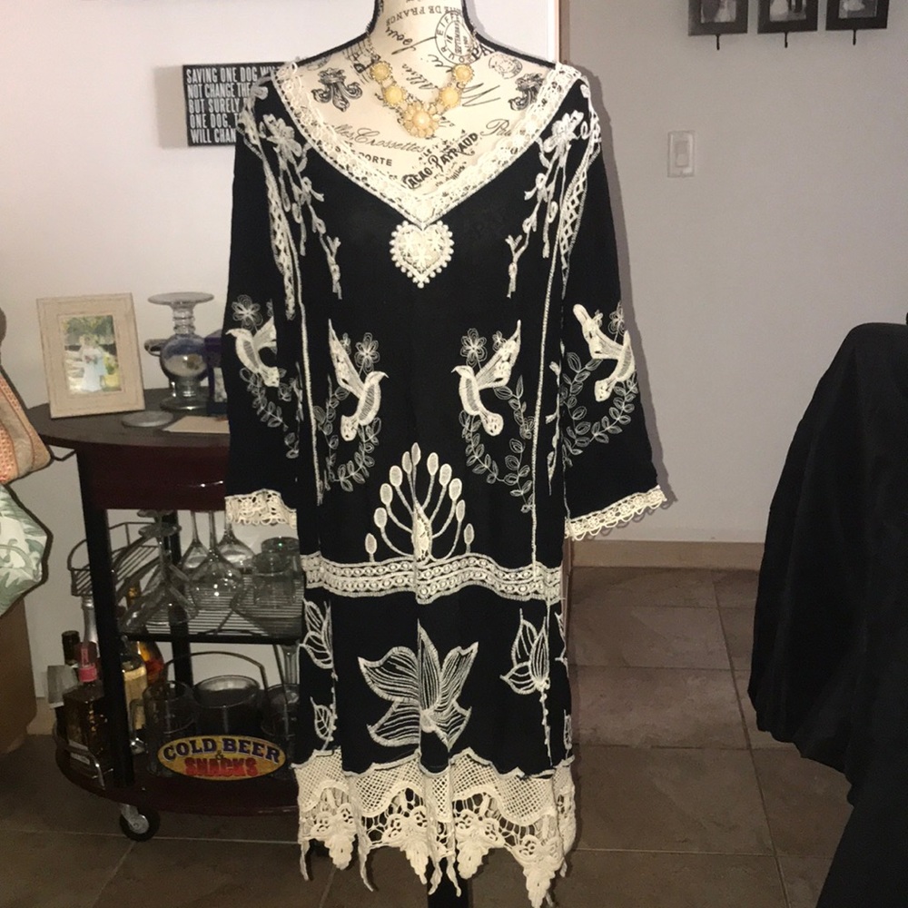 “STYLE” BLACK & WHITE STITCHED DESIGN BOHO DRESS